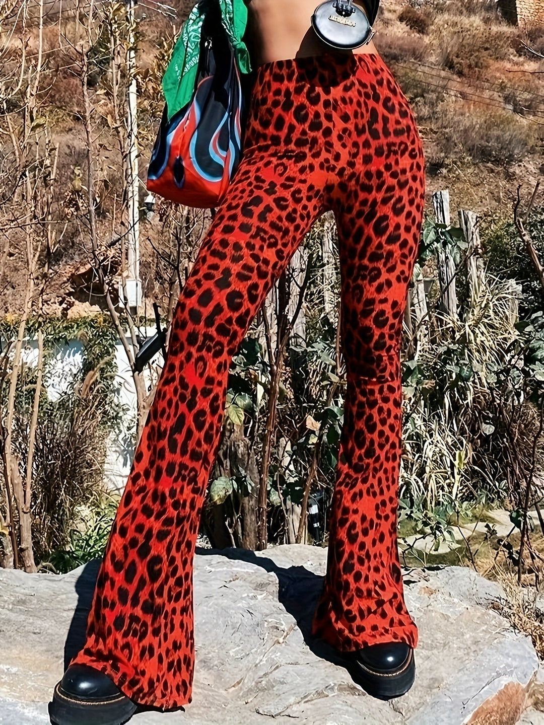 Damska flared leggings med trendigt leopardmönster Eva Jonsson-Eva Jonsson