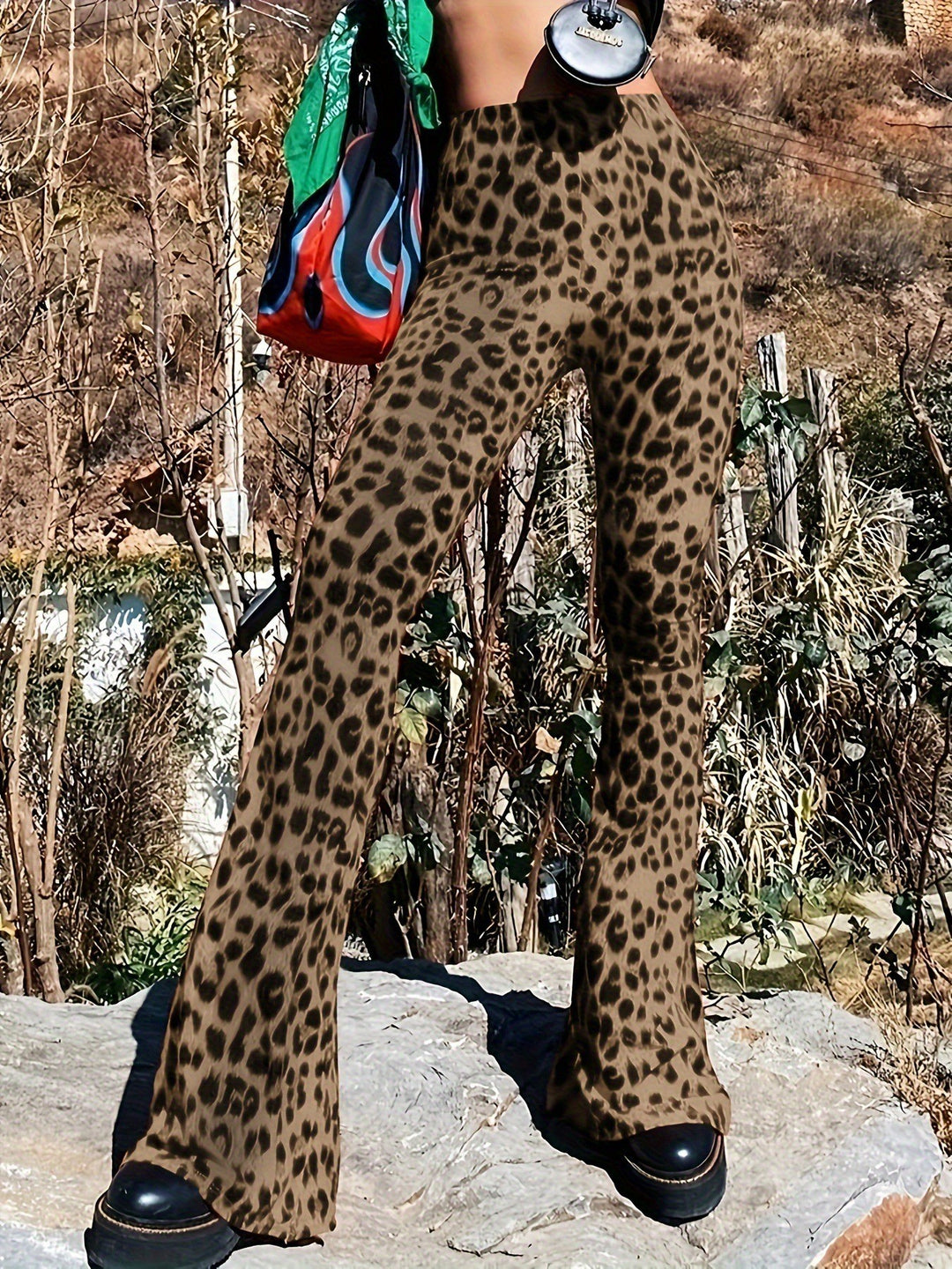 Damska flared leggings med trendigt leopardmönster Eva Jonsson-Eva Jonsson