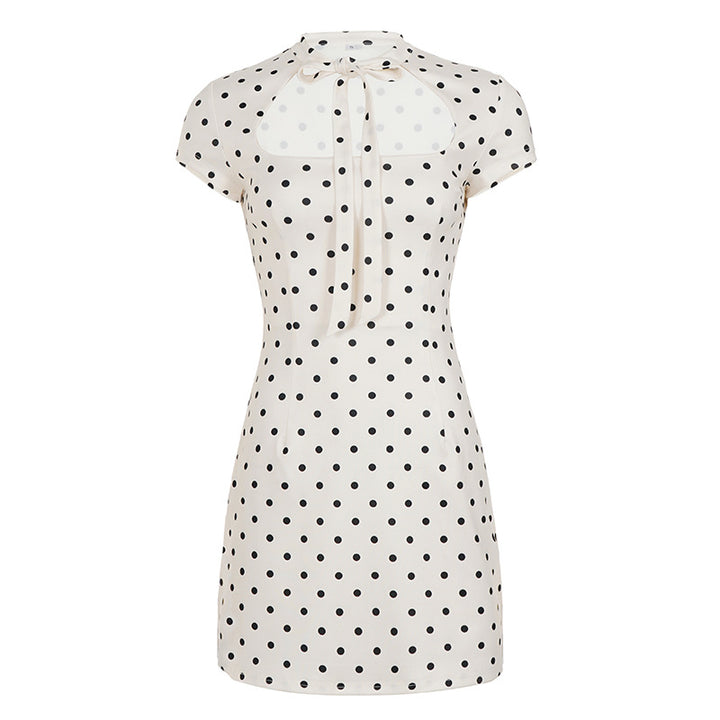 Damska klänning med polka prickar och elegant krage samt knytbälte Mirla-Eva Jonsson