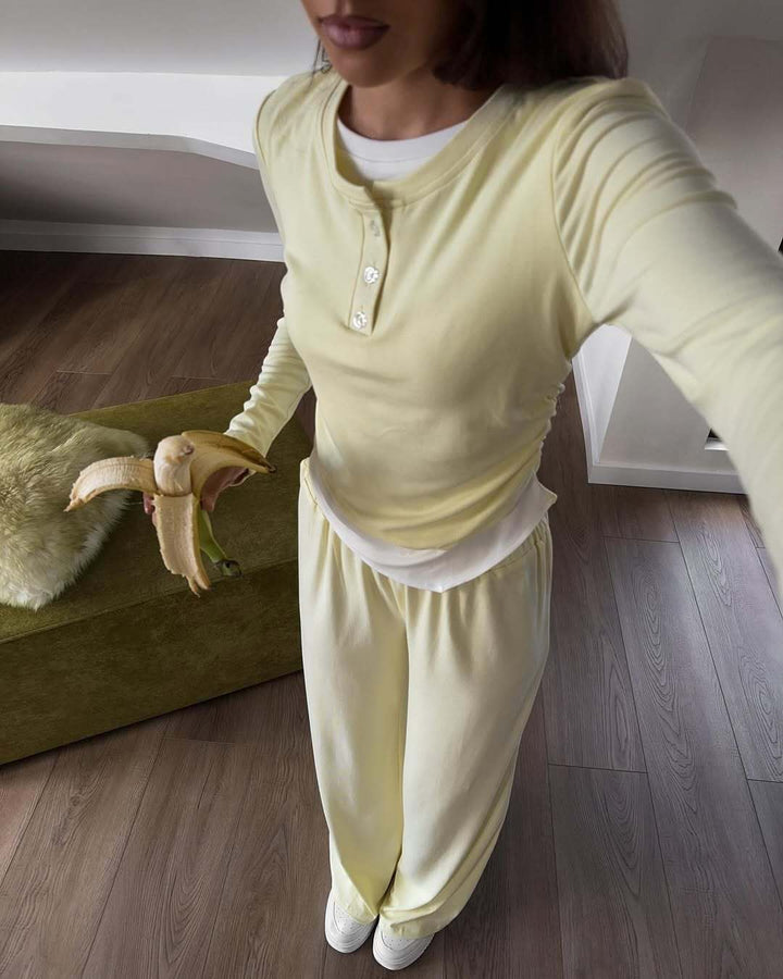 Damska loungewear-set med elegant Henley-överdel och löst snitt Mirla-Eva Jonsson