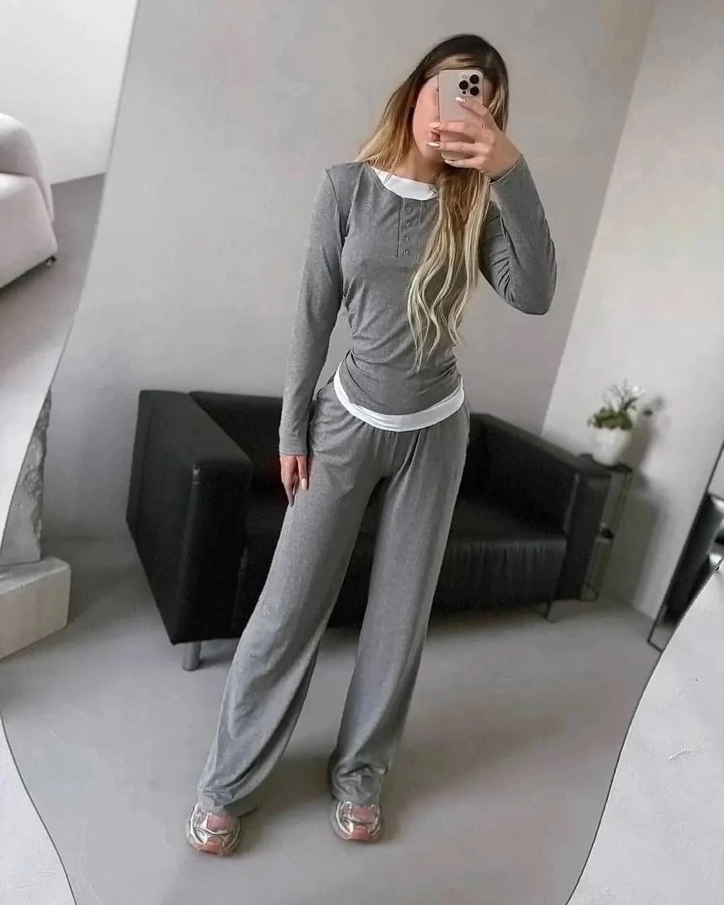 Damska loungewear-set med elegant Henley-överdel och löst snitt Mirla-Eva Jonsson