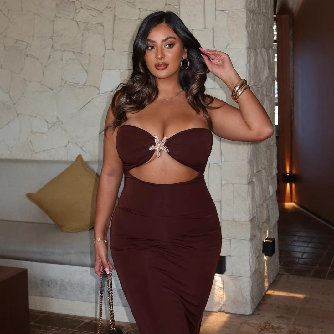 Damska omlottklänning med spännande cut-out och glamourös detalj Mirla-Eva Jonsson