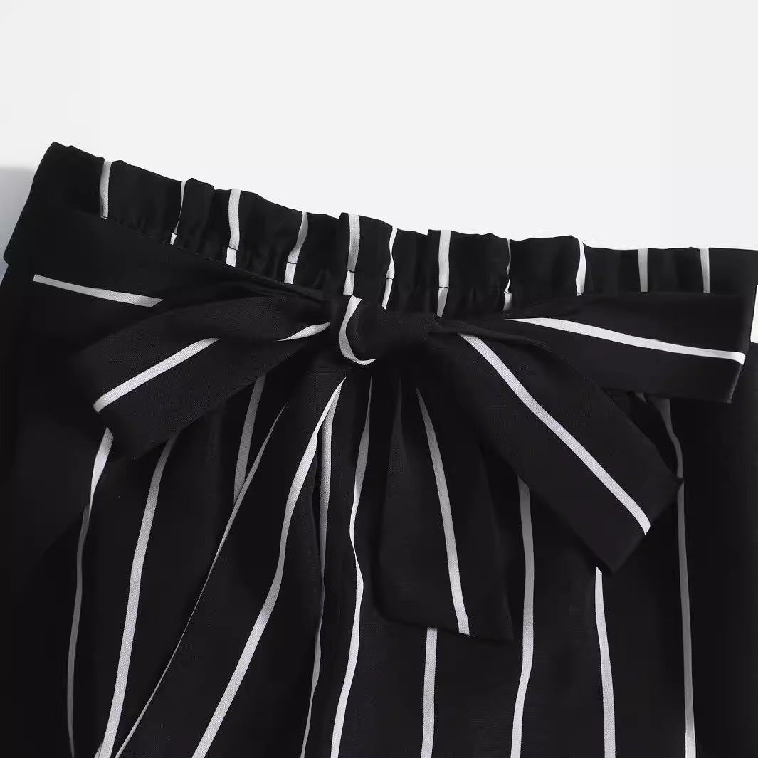 Damska randiga fritids-shorts med elastisk midja och knytbälte Mirla-Eva Jonsson