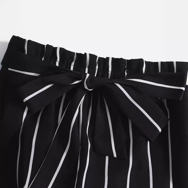 Damska randiga fritids-shorts med elastisk midja och knytbälte Mirla-Eva Jonsson