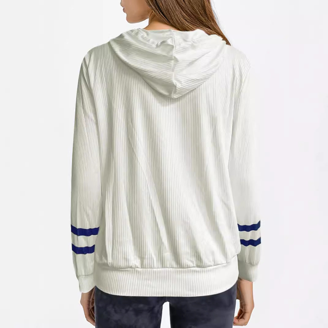 Damskapuzentröja med maritimt motiv och strukturerat tyg Mirla-Eva Jonsson