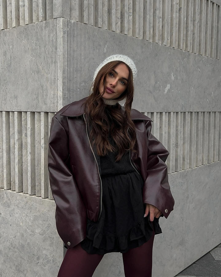 Damske oversized konstläderjacka med bred krage och dragkedja Mirla-Eva Jonsson