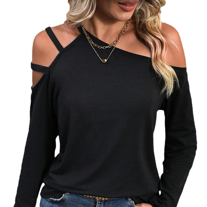 Damskicktop med asymmetrisk cut-out och trendiga bärdetaljer Mirla-Eva Jonsson