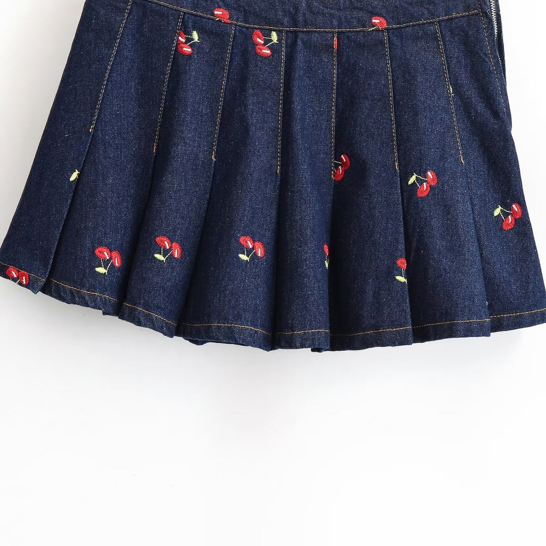Damskjol med detaljerad broderi och plissert design Mirla-Eva Jonsson