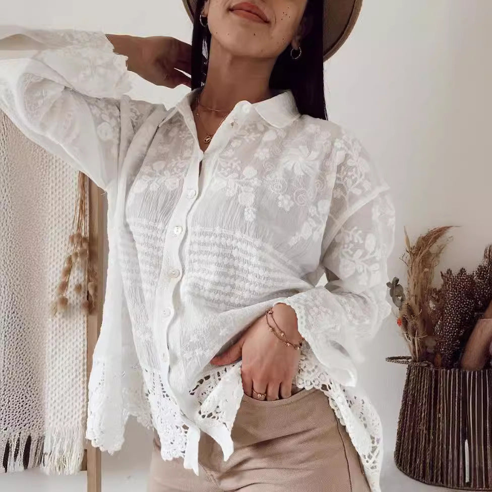Damskjorta med blommig broderi och dekorativt spets Mirla-Eva Jonsson