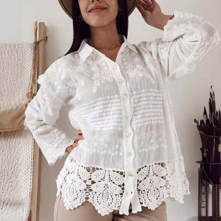 Damskjorta med blommig broderi och dekorativt spets Mirla-Eva Jonsson