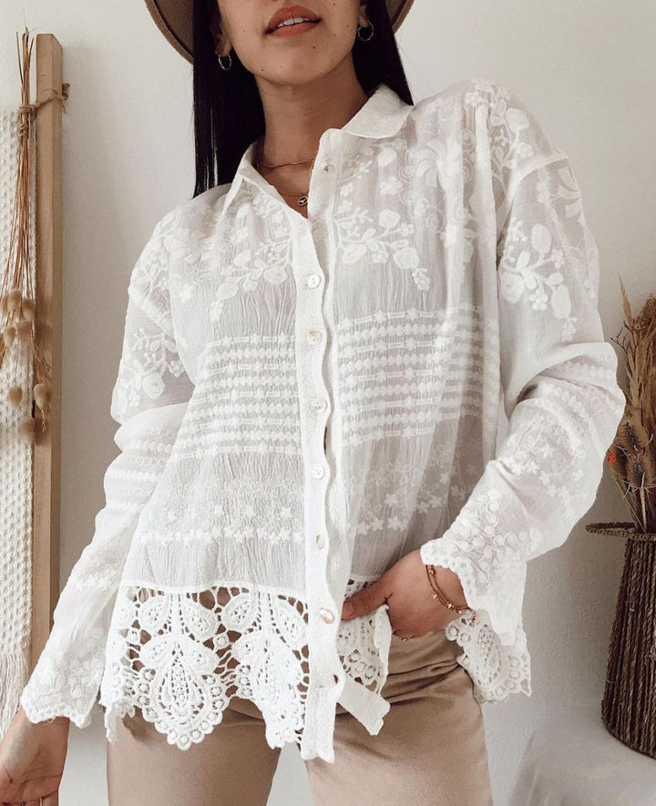 Damskjorta med blommig broderi och dekorativt spets Mirla-Eva Jonsson