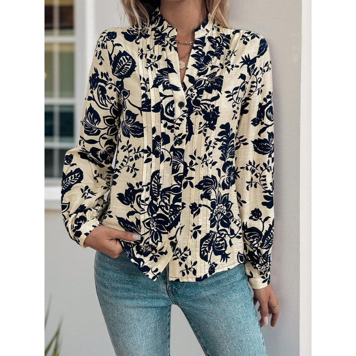 Damskjorta med blommotiver och elegant rynkning Mirla-Eva Jonsson