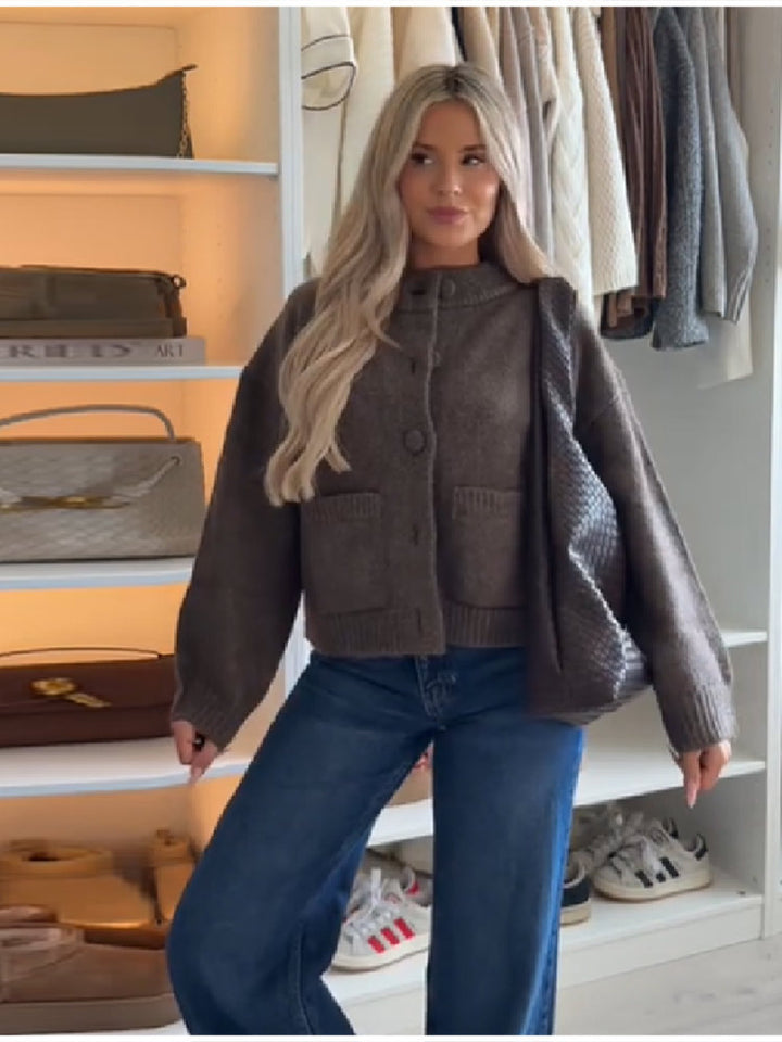 Damskjorta med oversized passform och knappdetaljer Mirla-Eva Jonsson