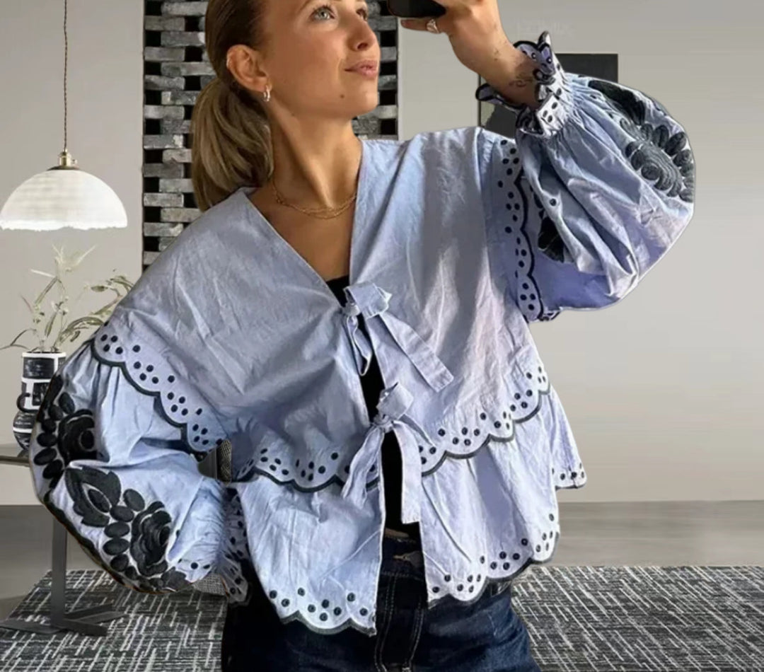 Damskjorta med spetsdetaljer och avslappnad passform Mirla-Eva Jonsson