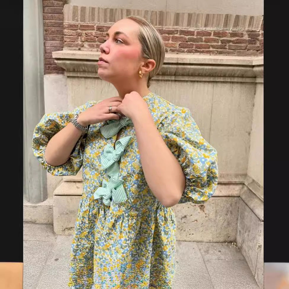 Damskjorta med voluminösa ärmar och blommönster Mirla-Eva Jonsson