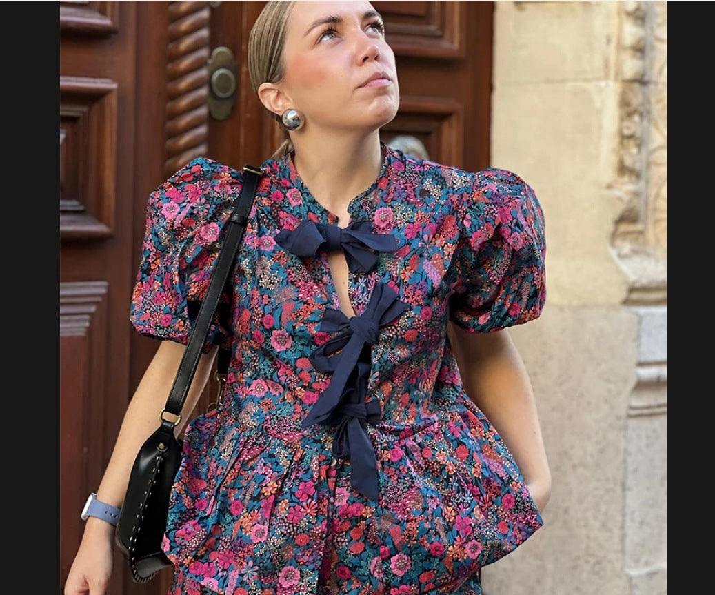Damskjorta med voluminösa ärmar och blommönster Mirla-Eva Jonsson