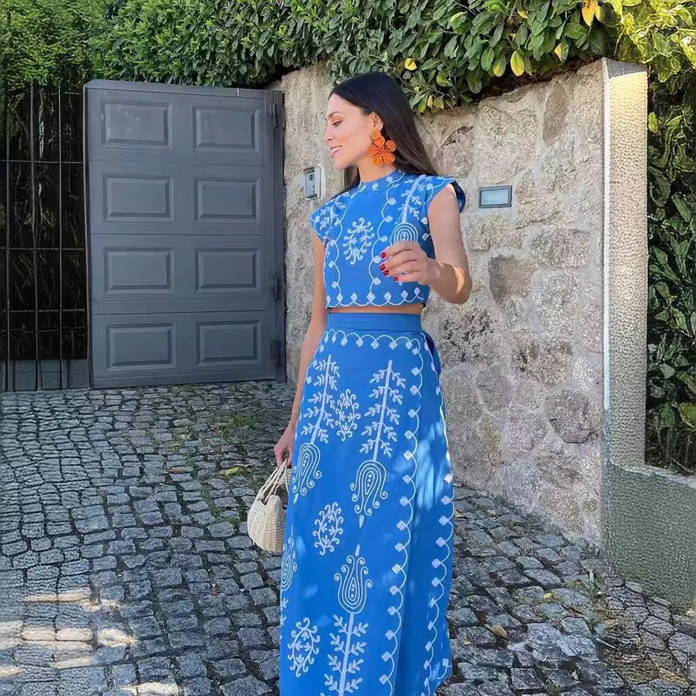 Damskjortset med broderad topp och omlottkjol Mirla-Eva Jonsson