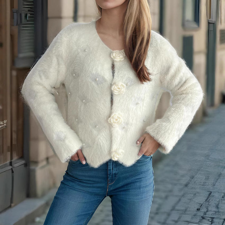 Damsko stickad jacka med florala applikationer och pärlprydd detalj Mirla-Eva Jonsson