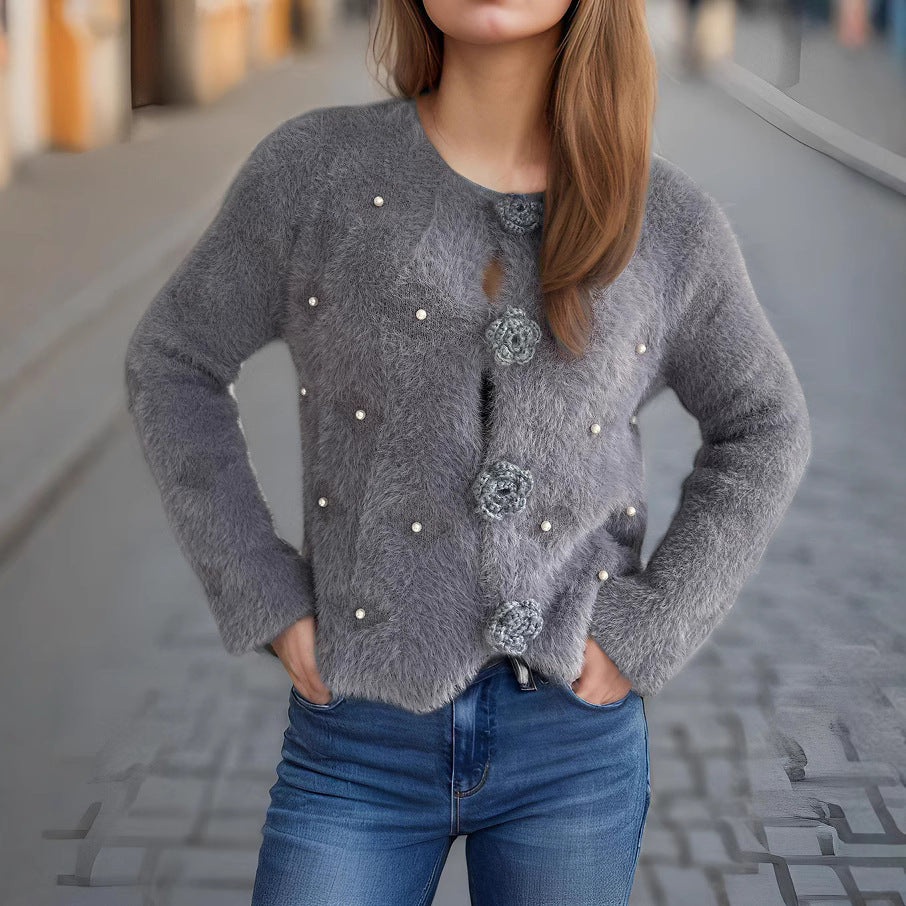 Damsko stickad jacka med florala applikationer och pärlprydd detalj Mirla-Eva Jonsson