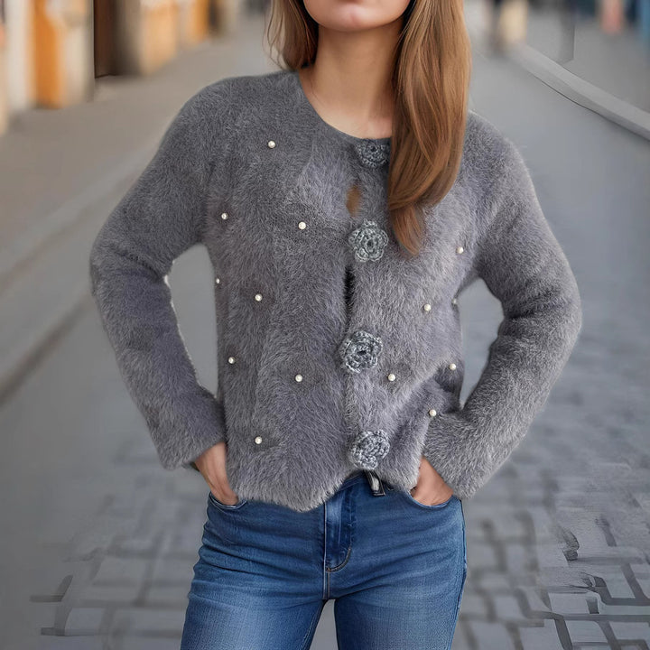 Damsko stickad jacka med florala applikationer och pärlprydd detalj Mirla-Eva Jonsson