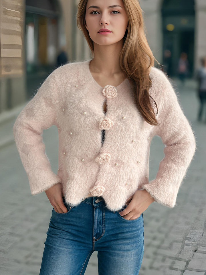 Damsko stickad jacka med florala applikationer och pärlprydd detalj Mirla-Eva Jonsson