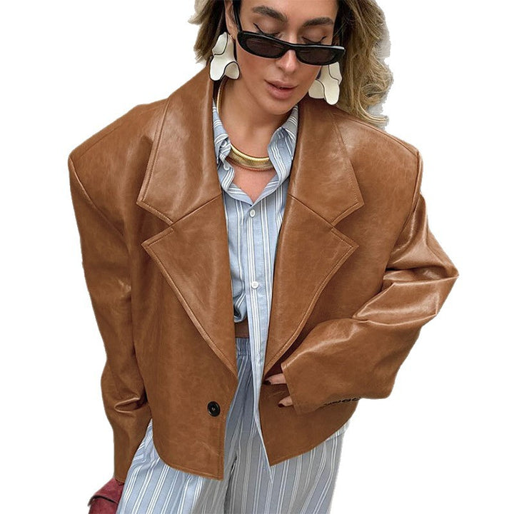 Damskonstläderjacka i oversized stil med strukturerade detaljer Mirla-Eva Jonsson