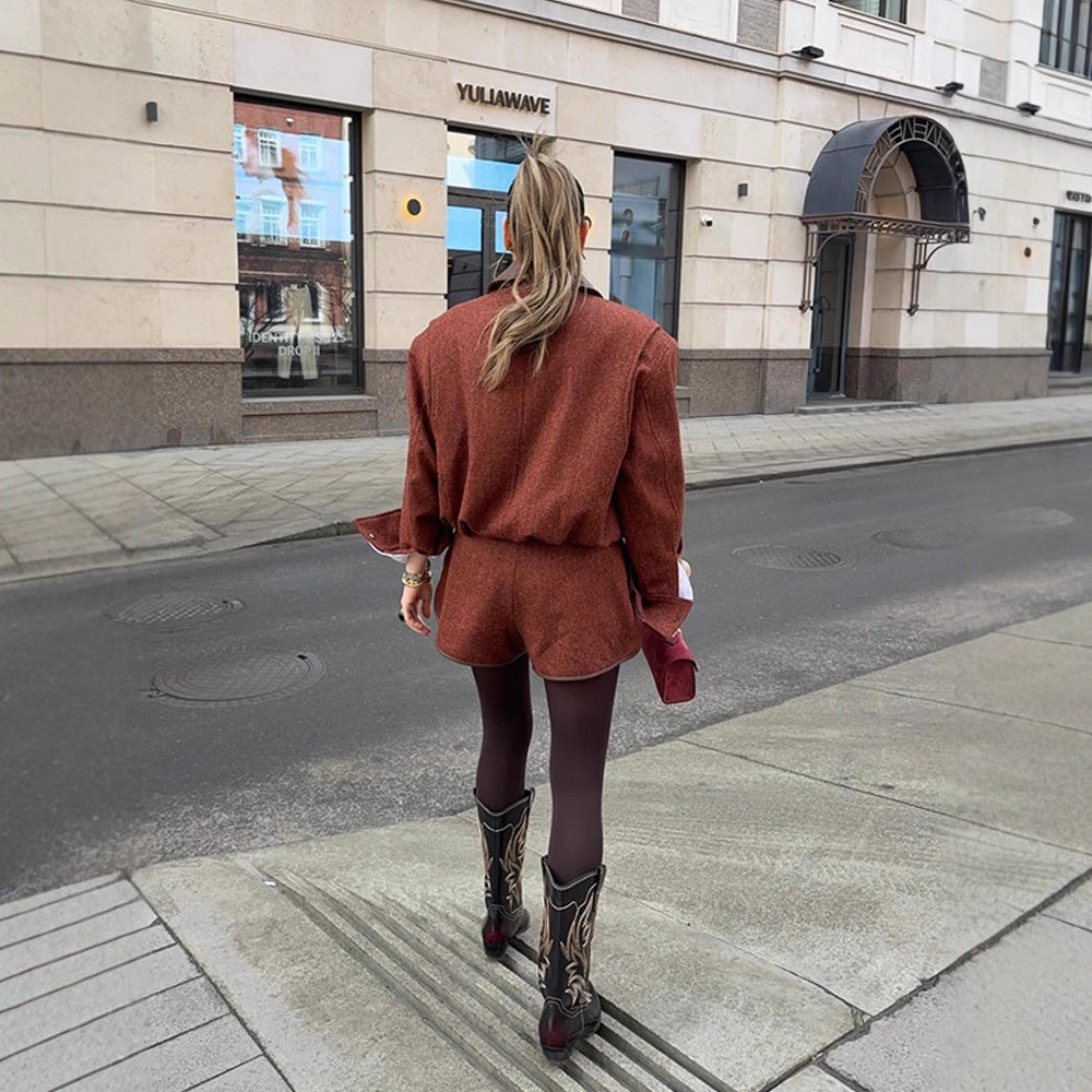 Damskt modernt blazer- och shortset med strukturerat yttertyg Mirla-Eva Jonsson