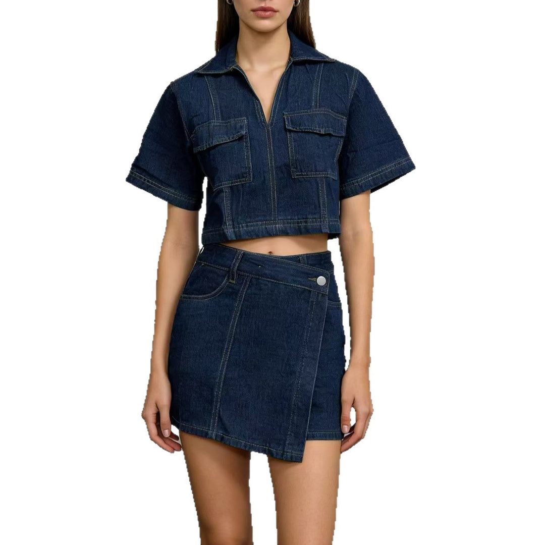Damskt modernt cropped skjorta med påsydda fickor och avslappnade shorts Mirla-Eva Jonsson