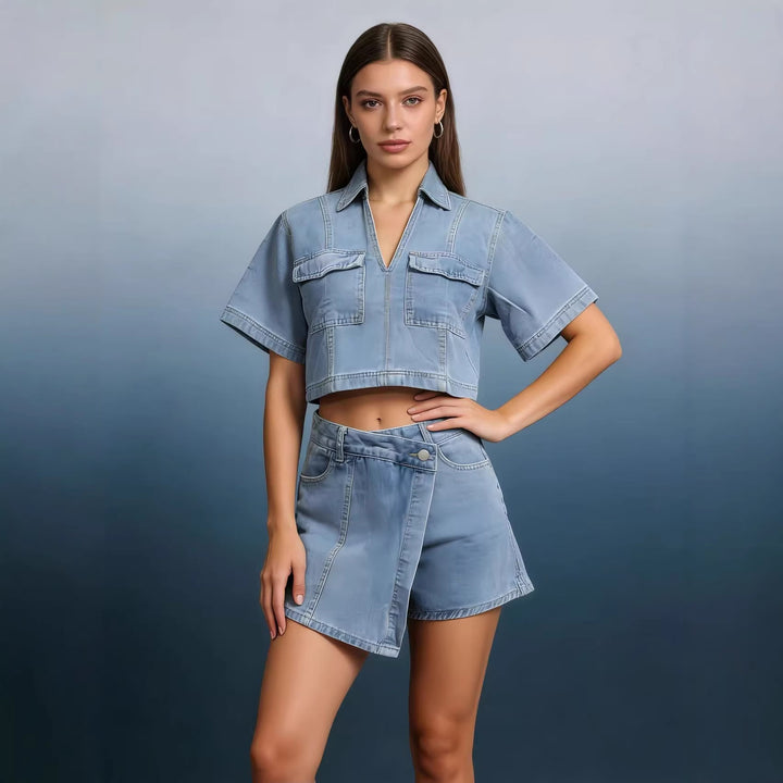 Damskt modernt cropped skjorta med påsydda fickor och avslappnade shorts Mirla-Eva Jonsson