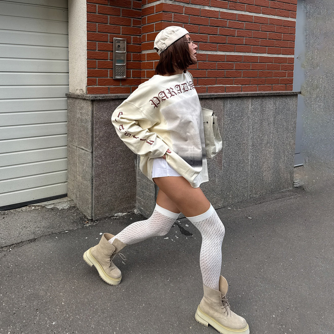 Damsoversized sweatshirt med kreativ grafisk design och avslappnad passform Mirla-Eva Jonsson