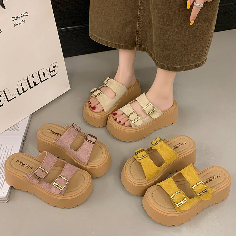 Damsplattform-sandaler med dubbelt remdesign och halkfri sula Mirla-Eva Jonsson