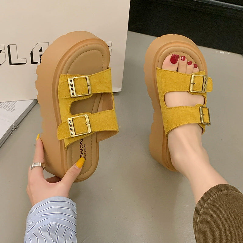 Damsplattform-sandaler med dubbelt remdesign och halkfri sula Mirla-Eva Jonsson
