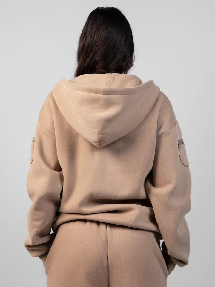 Damsportig fleece-joggingdräkt med hög krage och elastisk midja Mirla-Eva Jonsson