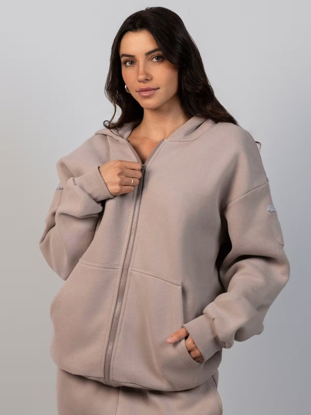 Damsportig fleece-joggingdräkt med hög krage och elastisk midja Mirla-Eva Jonsson