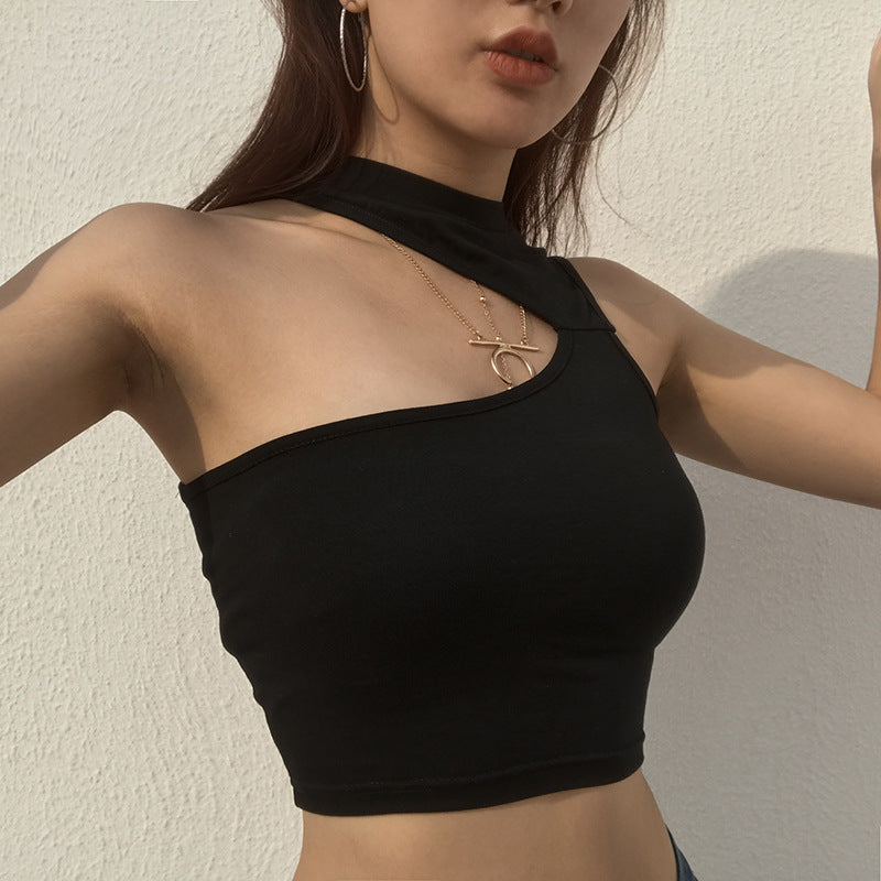 Damsportigt Crop-Top med kreativt cut-out-design och andningsbart material Mirla-Eva Jonsson