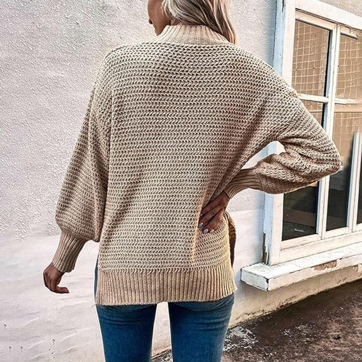 Damsstickad tröja med hög krage och strukturerad design Mirla-Eva Jonsson
