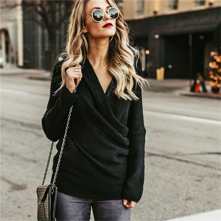 Damsstickad tröja med off-shoulder-design och elegant omlottdesign Eva Jonsson-Eva Jonsson