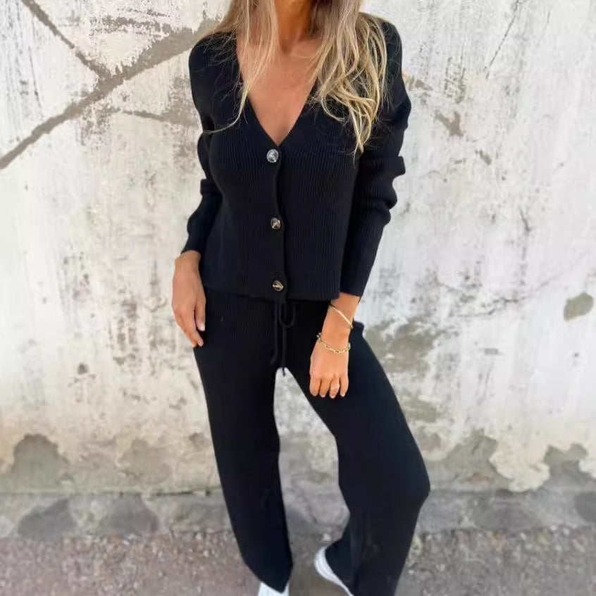 Damstick-set med V-ringning och knappdetaljer Mirla-Eva Jonsson