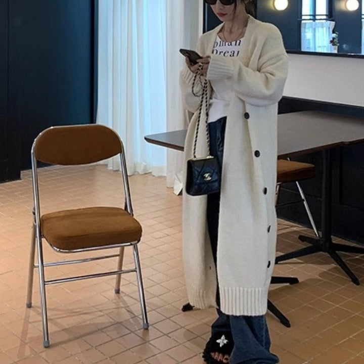 Damsticka med avslappnad passform och djup V-ringning Mirla-Eva Jonsson