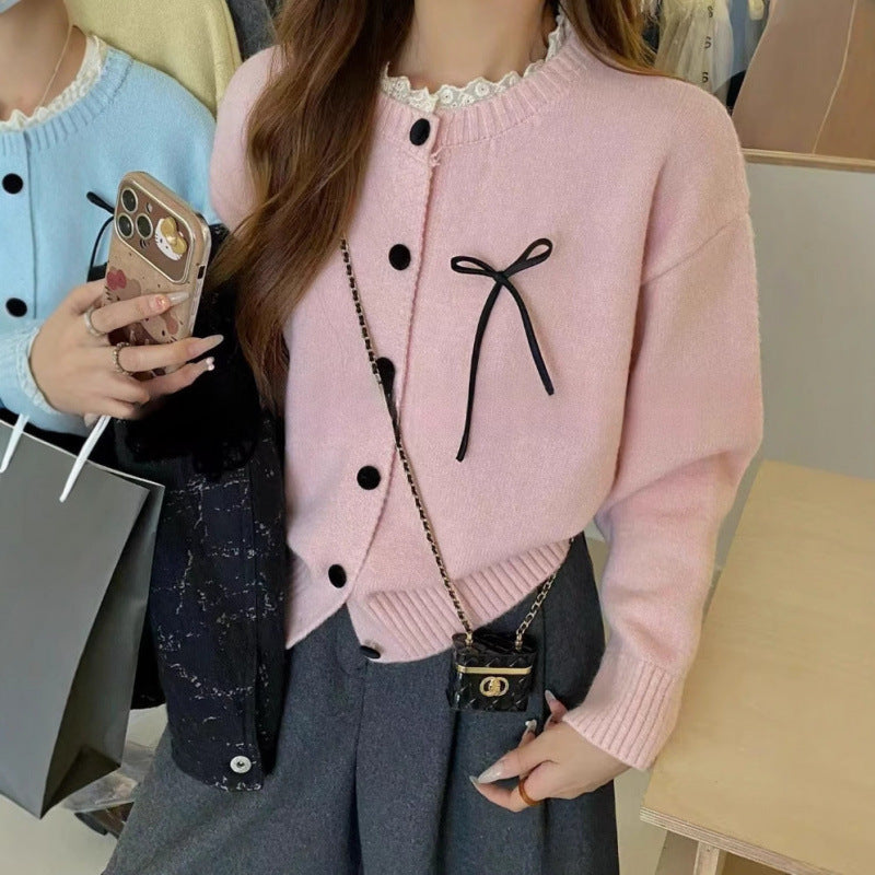 Damstickad Cardigan med Dekorativa Knappar och Slinga Accent Mirla-Eva Jonsson
