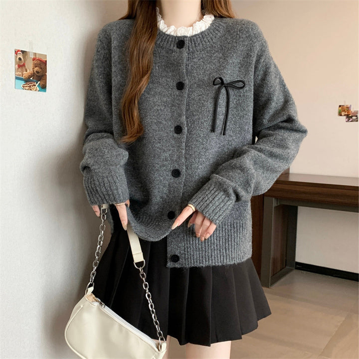 Damstickad Cardigan med Dekorativa Knappar och Slinga Accent Mirla-Eva Jonsson