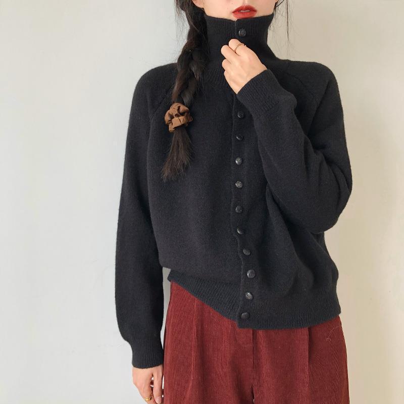 Damstickad Jacka med Modern Rullkrage och Knapdetails Eva Jonsson-Eva Jonsson
