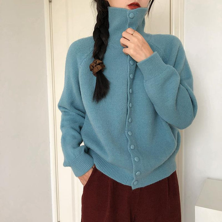 Damstickad Jacka med Modern Rullkrage och Knapdetails Eva Jonsson-Eva Jonsson