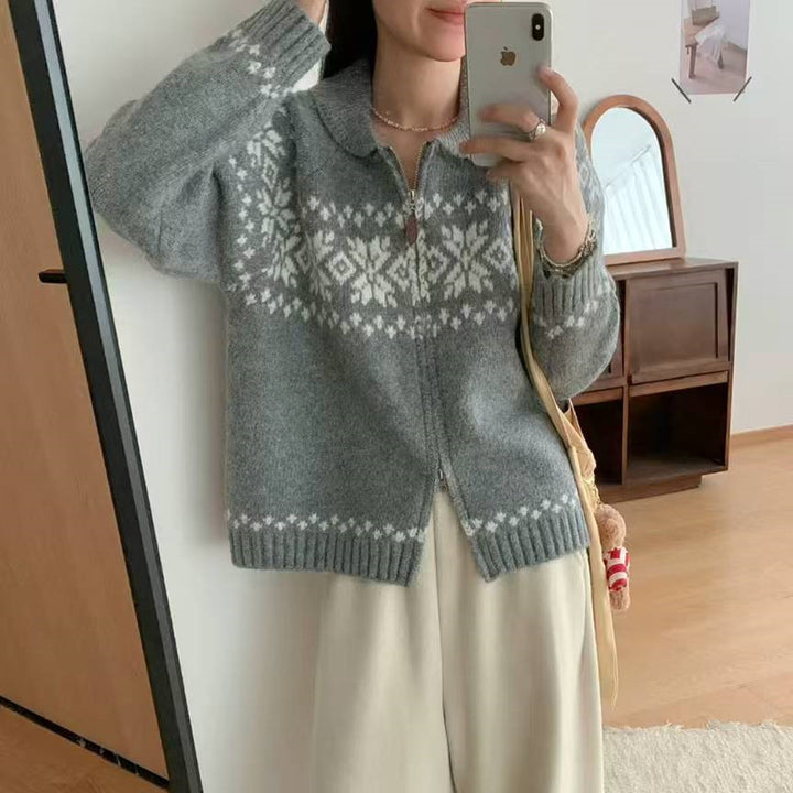 Damstickad Jacka med Modernt Norsk Mönster och Hög Krage Mirla-Eva Jonsson