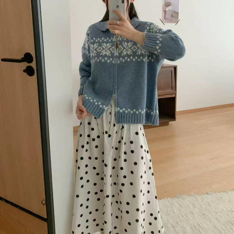 Damstickad Jacka med Modernt Norsk Mönster och Hög Krage Mirla-Eva Jonsson
