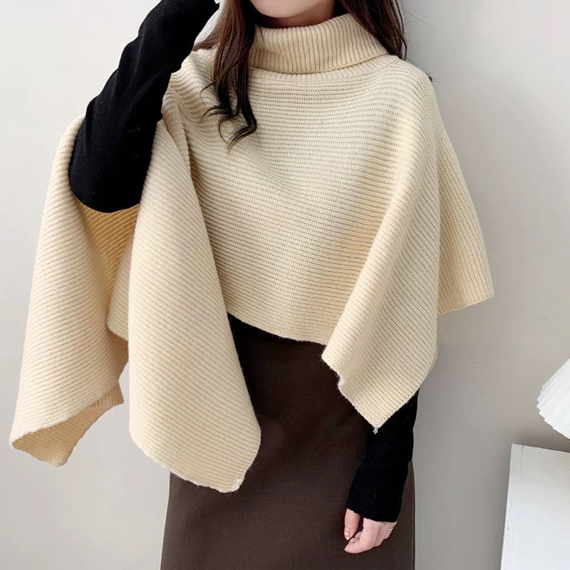 Damstickad Poncho med Högkrage och Elegant Ribbstruktur Mirla-Eva Jonsson