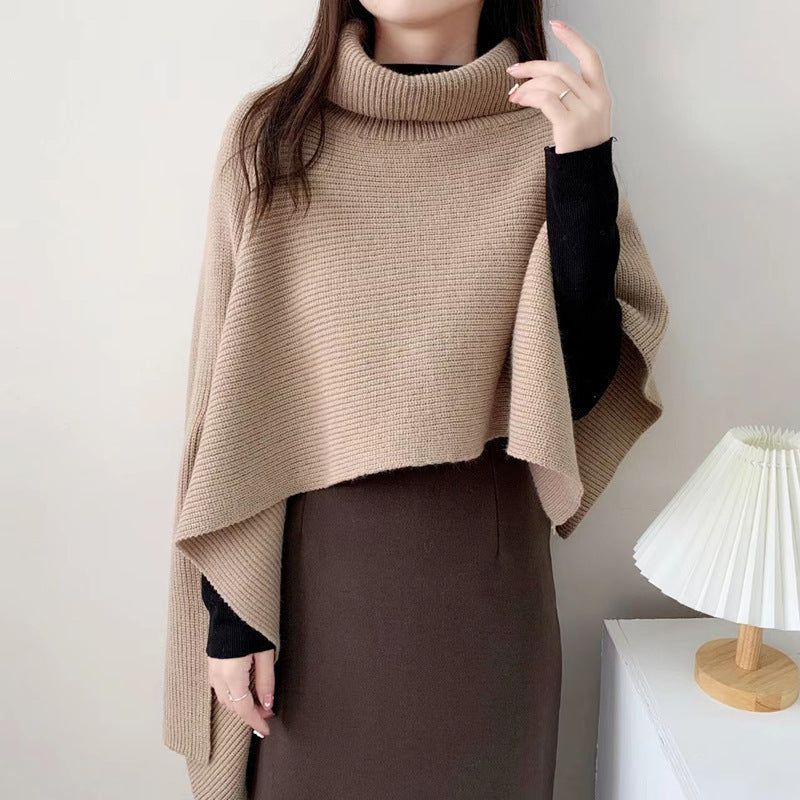 Damstickad Poncho med Högkrage och Elegant Ribbstruktur Mirla-Eva Jonsson