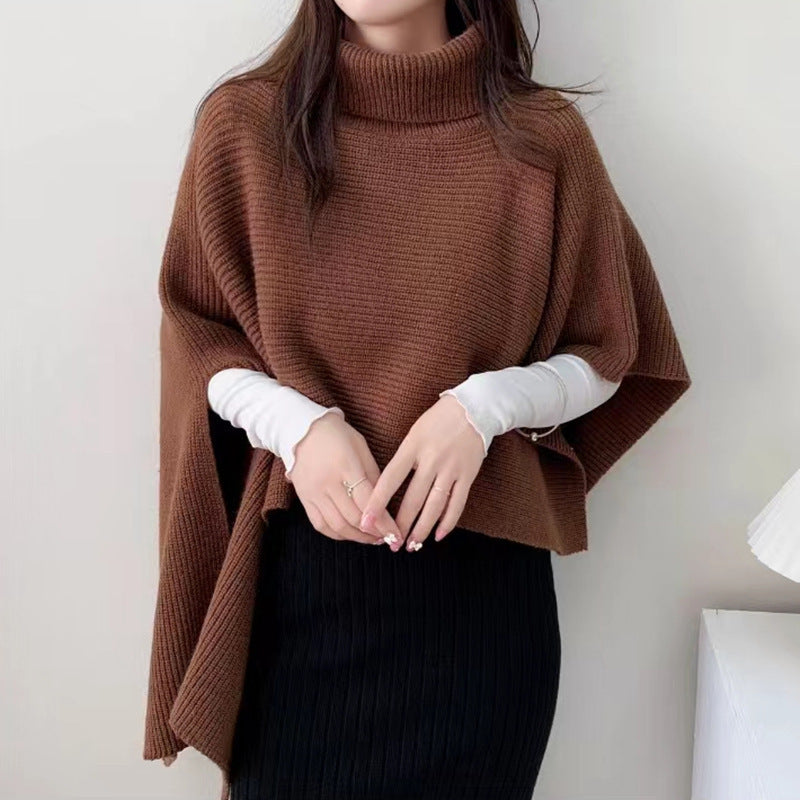 Damstickad Poncho med Högkrage och Elegant Ribbstruktur Mirla-Eva Jonsson