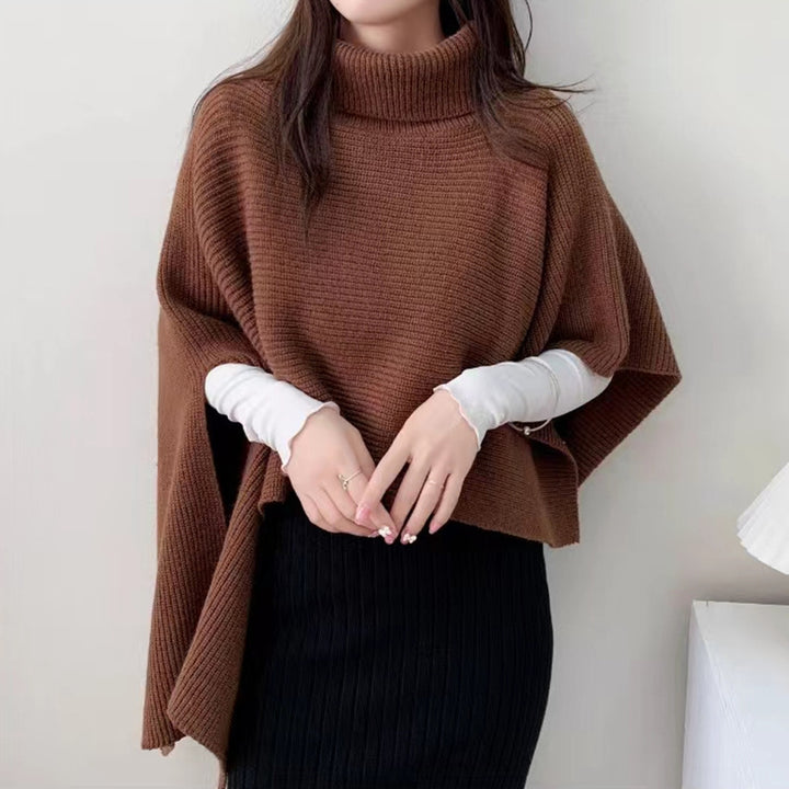 Damstickad Poncho med Högkrage och Elegant Ribbstruktur Mirla-Eva Jonsson