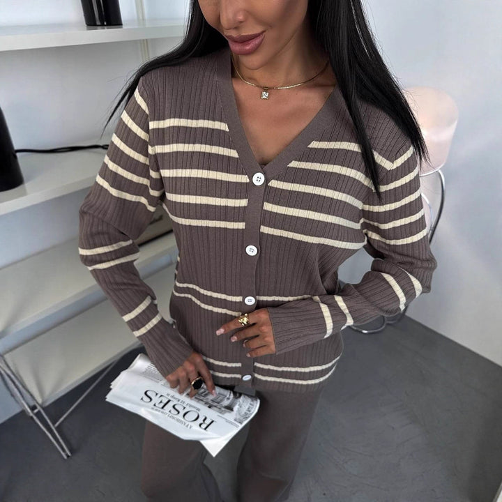 Damstickad Set med Elegant Cardigan Jacka och Vida Byxor Mirla-Eva Jonsson